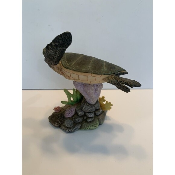 Vintage 1994 Wonders of the Green Sea Turtle Studio Design Porcelain Figurine - Picture 4 of 12